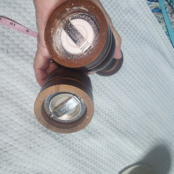 COLE & MASON EUC 6" WOODEN GRINDER SAKT & PEPPER GRINDERS - Picture 6 of 6